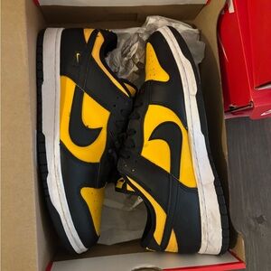 Nike Men's Black and Yellow Dunk Sneakers